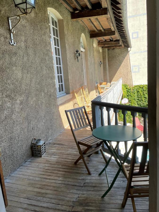 La Maison Aux Murs Anciens Et Ses Chambres Tarbes Exterior foto